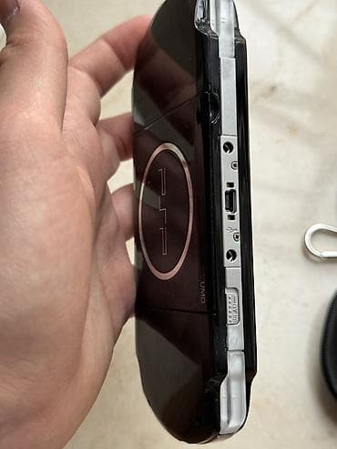 playsta: Sony PSP 3004 Tam işlək vəziyyətdə. Umd disk yeri işləyir. Üstündə 8gb — 6