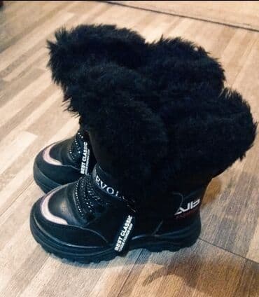 Üst geyimləri: Qiz ucun ici meh olan, qis ayyaqabisi. Demek olar tezedi 2-3 defe — 2