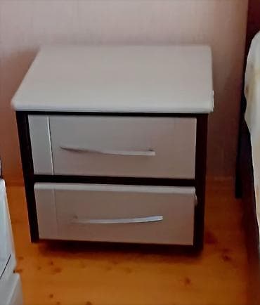 Yataq dəsti 
Satılır 120₼
Matras yoxdur 
Taxt 160/2
Ünvan Qaraçuxur — 3