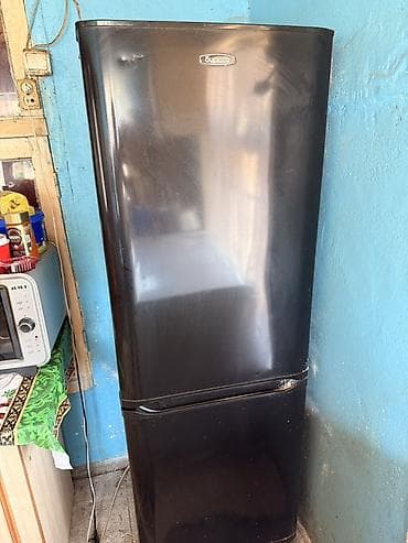 2 qapılı Biryusa Soyuducu Satılır, rəng - Qara