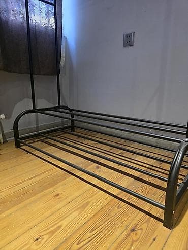 Metal paltar asılqanı, ayaqqabı rəfli. Yaxşı vəziyyətdədir. Ölçü: 155 — 3