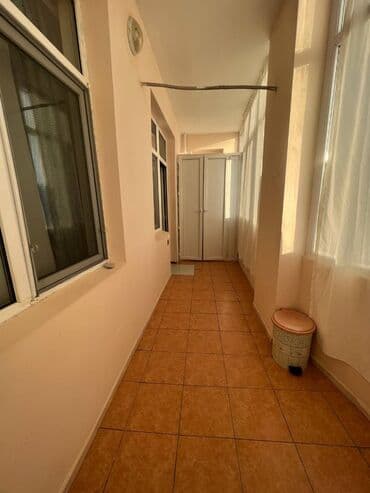 9 cu mikrorayon mir calal kucesi: Qaraev metrosuna yaxin 17 mertebeli binanın 9-cu mərtəbəsində — 11