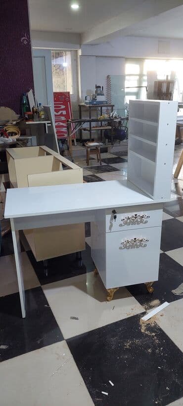 bor maşını: Yeni, Manikür üçün masa, Güzgüsüz — 9