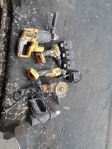 Qaynaq, svarka aparatları: DEWALT akkumuliyatorlu alətlər dəsti Tərkib: - DEWALT fırçasız — 3