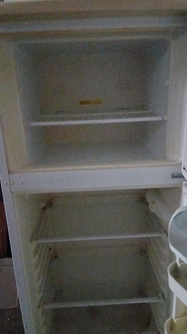 hitman 2: İki qapılı məişət soyuducusu - Üst hissədə dondurucu bölmə, alt — 4