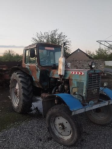 ford fusion naklatka: Traktor MTZ (Belarus) tipli, kabinalı, tam ölçülü arxa təkərli kənd — 2