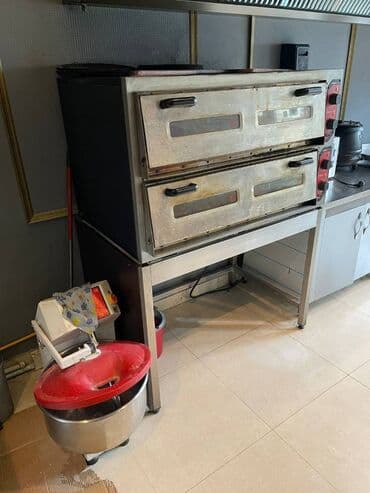 sumqayit bulvarinda restoranlar: Nərimanov metrosuna yaxin yerləşən pab olan ayi 4000 azn kirayə — 14