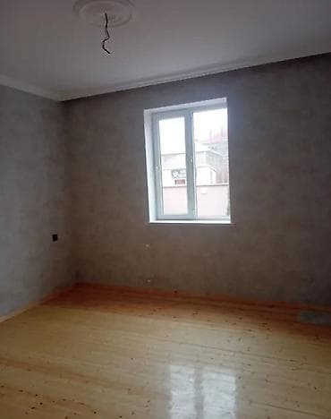 ilkin odənişsiz ev: Satılır: həyət evi - Plan: 1 mərtəbə, 3 otaq (geniş zal və 2 yataq — 2