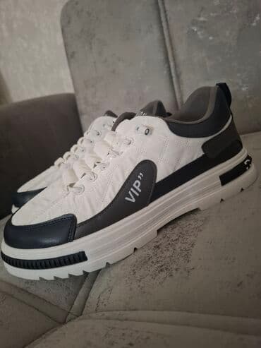 nike qaçış üçün qadın krossovkaları: 31 manata alınıb. Təzədir. Geyinilməyib. Real alıcıya endirim — 1