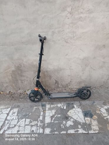 qaçış aparatı satış: Şəhər içi hərəkət üçün praktiki iki təkərli skuter. Xüsusiyyətlər: - — 1