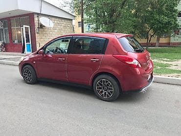 Nissan Tiida: 1.5 l | 2011 il Hetçbek