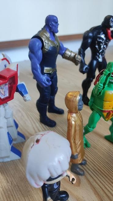 marvel legends: Her oyuncaq 30 qepik edir. Hamisi birlikde 3 manat Hərəkətli qollar — 4