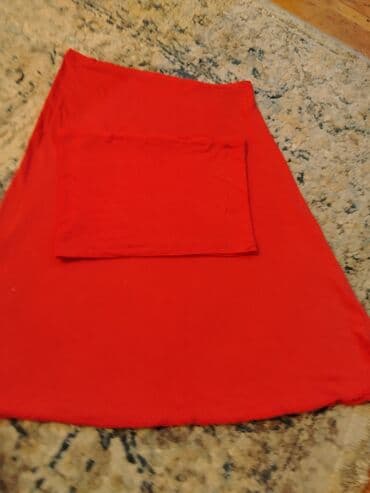 karandaş qadın ətəkləri: Hamısı 15 manata. 3 ədəd hicab, 1 ədəd böyuk şərf 1 ədəd kiçik şərf — 2