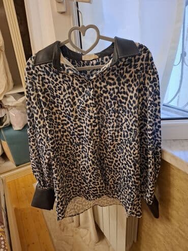 женские леопардовые лосины: Leopard naxışlı, uzunqol qadın bluzası. Bu bluza dəri detallarla — 2