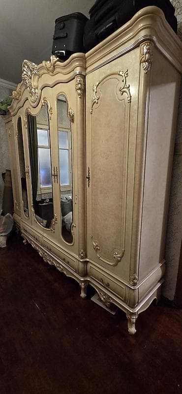 reception masa: Klassik üslubda yemək otağı mebel dəsti Tərkib: - 1 ədəd böyük vitrin — 7