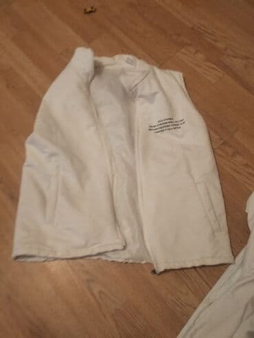 механические часы в баку: Ağ rəngli 3 hissəli idman dəsti Məhsul tərkibi: - Kapüşonlu svitşot — 1