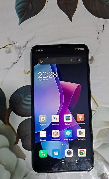 tap az qaz peci: Smartfon – arxa tərəfində 3 kameralı modul, əsas kamera 16 MP. Ekran — 2