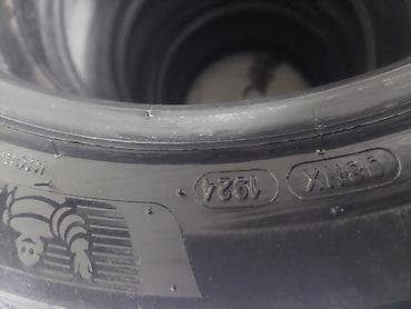 masin soyuducusu: Şin Michelin 235 / 45 / R 18 — 4