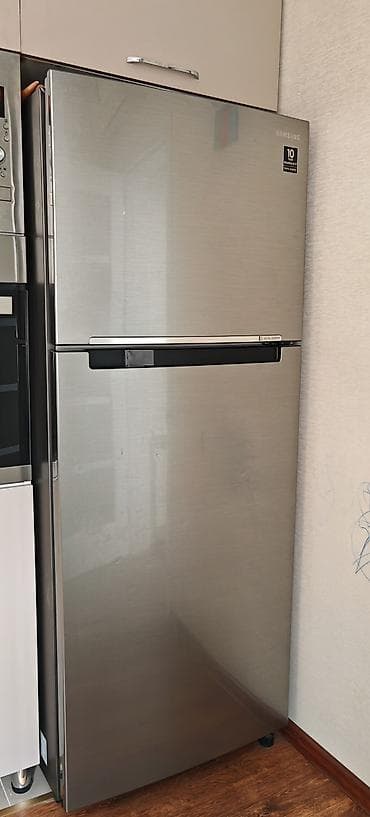 2 qapılı Samsung Soyuducu Satılır, rəng - Gümüşü