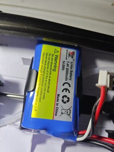 Hovuzlar: Pultla işləyən gəmi 35km/saat sürətlə hərəkət edir. Tərs çevrildikde — 7