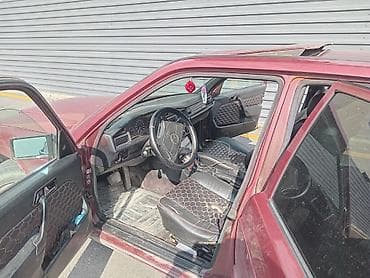 sukan uzluyu: Mercedes-Benz sedan - Korpus: 4 qapılı sedan, rəngi tünd — 2