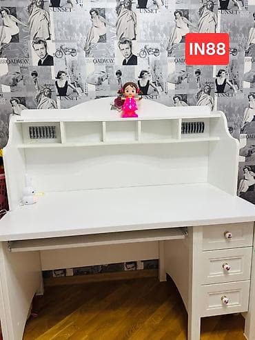 Düz masa, Stulsuz, Polkalı, Siyirməli, Türkiyə, MDF