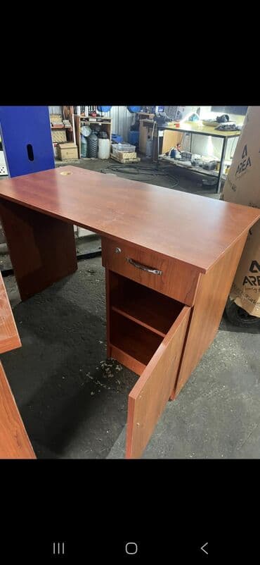 İşlənmiş, İşçi üçün, Dördbucaq masa