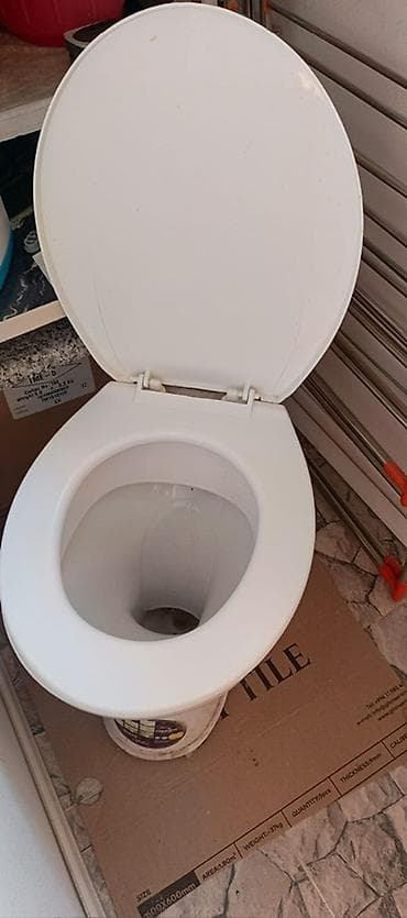 Ağ rəngdə tualet qabı və oturacaq dəsti - Oval formada, standart