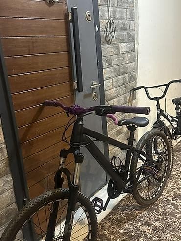 Şəhər və enduro üçün uyğun dağ velosipedi - Rəng: mat qara, bənövşəyi