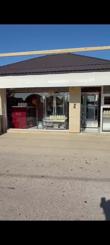 Kiralık/commercial obyekt – vitrinli dükanlar zolağı - Yol kənarında