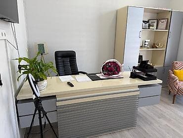 Mebel dəsti – müasir ofis üçün Tərkib: - Geniş iş masası: açıq krem at lalafo.az Mebel dəsti – müasir ofis üçün Tərkib: - Geniş iş masası: açıq krem