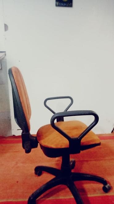 Ofis masaları: Təkərli, Qolları tənzimlənmir, Parça — 2