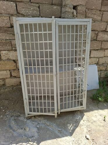 Bu metal qəfəs müxtəlif məqsədlər üçün istifadə oluna bilər. O, möhkəm