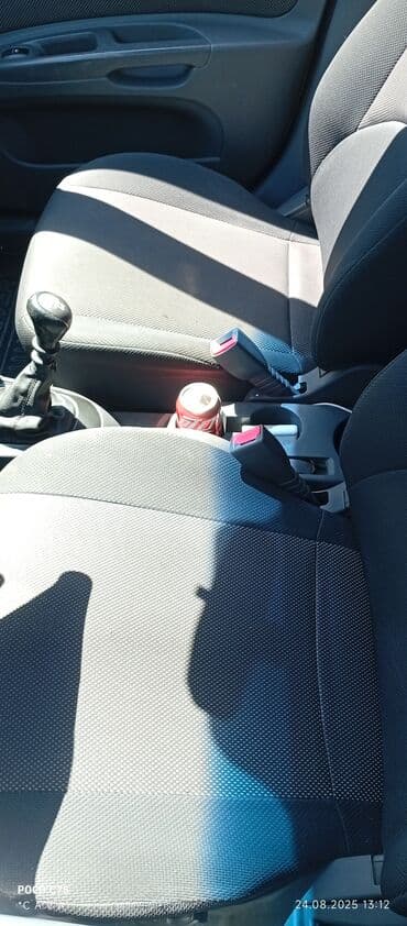 kia ced: Kia Rio: 1.4 l | 2007 il Hetçbek — 2