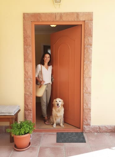 ikinci el qap: Giriş qapısı, qəhvəyi rəngdədir.çərçivəsi 90 nın 2.12 yə Qapı dəmir — 1