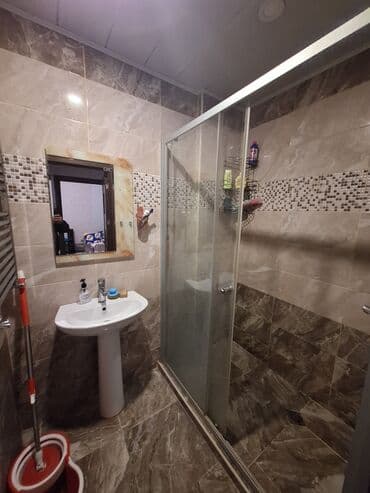 Günlük kirayə mənzillər: Kirayə verilir. 2otaqli,təmirli, əşyalı mərtəbə 6 — 7