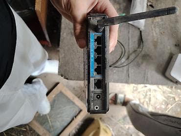 adsl modem: D-Link DIR-300 simsiz router Xüsusiyyətlər: - Model: D-Link DIR-300 — 3