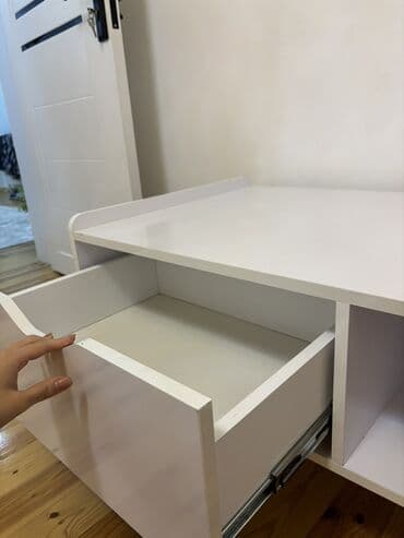 ag tut: Düz masa, Açılmayan, Təkərsiz, Parlaq laminat — 9