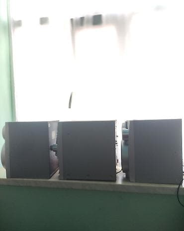 Mikrofonlar: LG DVD Mini Hi-Fi sistemi + 2 ədəd akustik kolonka Xüsusiyyətlər: - — 1