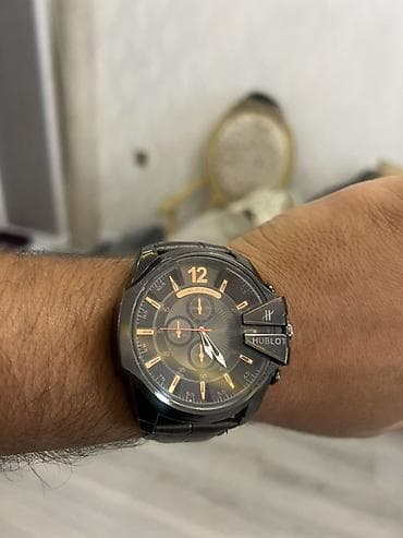 sensor saatlar: Hublot üslublu qol saatı - Korpus: qara tonlarda iri, çoxbuçaqlı — 1