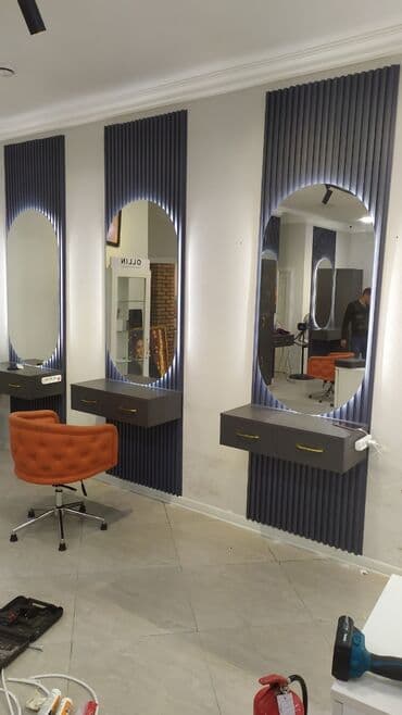 qapılar ikinci el: İşlənmiş, Saş kəsimi üçün masa, Güzgülü — 1