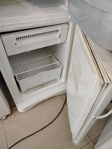 kompost satışı: İşlənmiş 2 qapılı Indesit Soyuducu Satılır, rəng - Ağ, Təkərli — 4