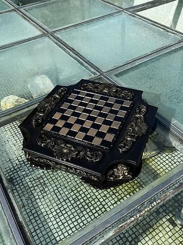 Şahmatlar: Sahmatlar hazir elde var. Çeşid çoxdu.çatdırılma 1_2 saata edilir. Qoz — 6