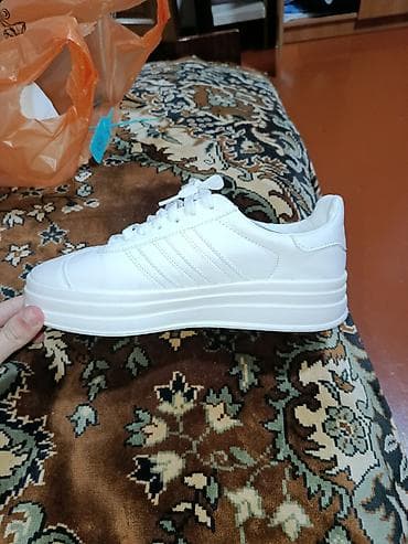 krosovkalar: ADIDAS AYAQQABI 41 NOMRE. Məhsul: Ağ rəngli idman ayaqqabısı – — 2