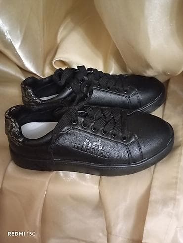 krosofka: Qara rəngli gündəlik idman ayaqqabısı - Model: Şnurbağlı, klassik — 2