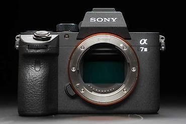ev kamera: Sony Alpha a7 III gövdə (E-mount, tam kadr) - 24.2MP Exmor R BSI CMOS — 1