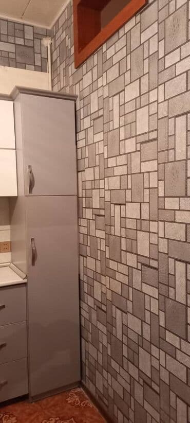 otaq yoldaşı qız: Nəsimi rayonu, Yeganə şadlıq sarayının yanında 12 mərtəbəli binanın — 10