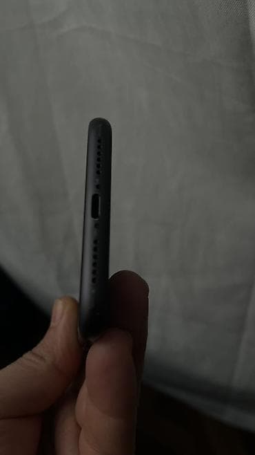 ipona: IPhone 11, 64 GB, Qara, Face ID — 3