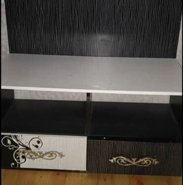 dekoratif ağaçlar: İşlənmiş, Düz TV altlığı, Polkalı, Laminat — 1