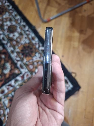 qulaqliq temiri: Məhsul: Smartfon (şüşə arxa və metal çərçivə) Təsvir: - Yanlardan — 1